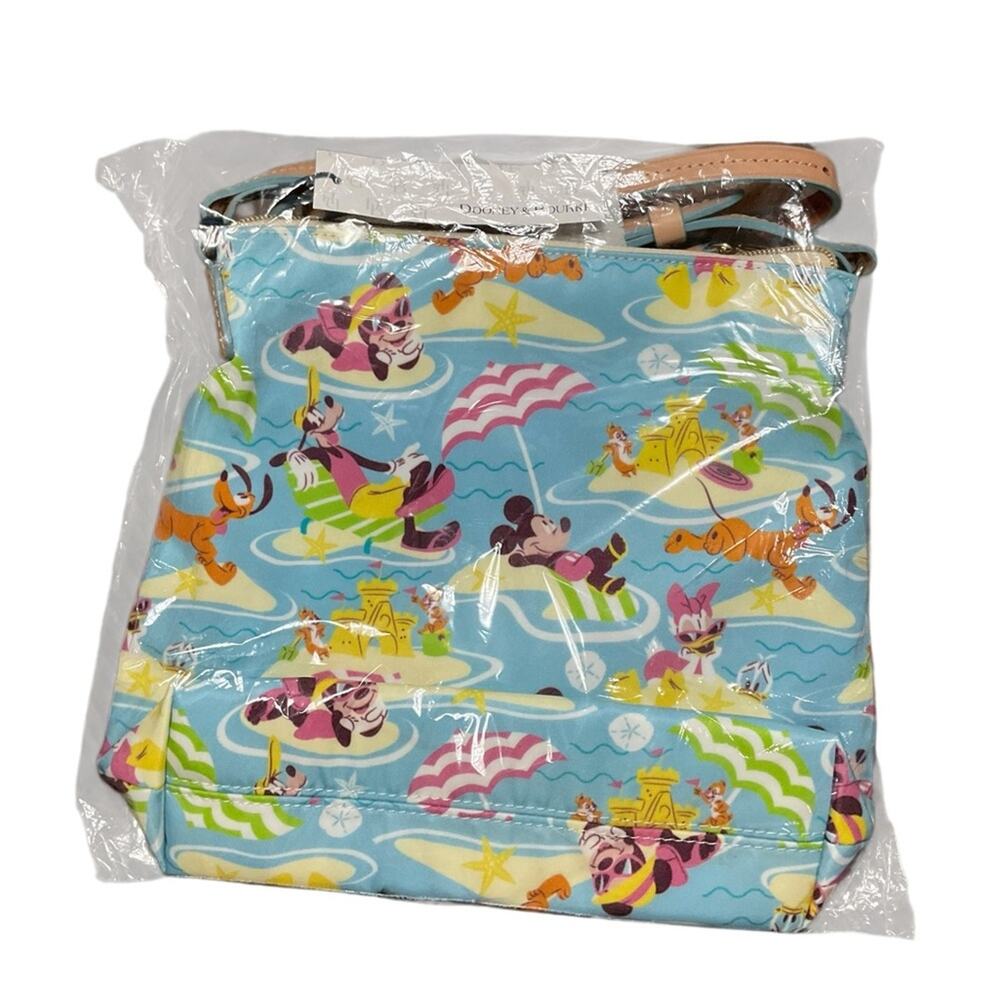 Disney Aulani Dooney & Bourke Crossbody Bag Beaches Fab 5 NWT RARE 10 X 12 X 3 - Picture 2 of 7